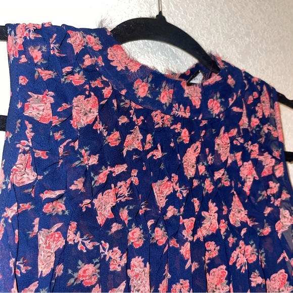 LUCKY Brand Top Sleeveless Smocked Liberty Floral Print Two Back Buttons - Picture 3 of 10